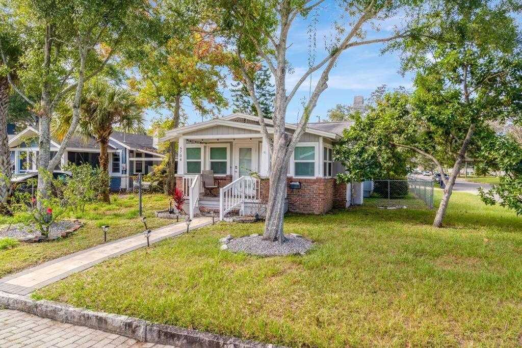 Cozy Bungalow With Patio & Grill, Private And Location Villa Tampa Exterior foto